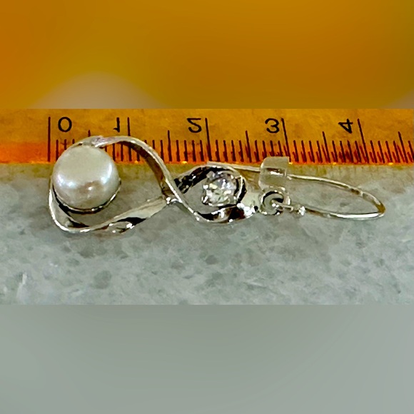 New NOA ZURMAN “infinity 8”sterling silver 925 pearl drop earrings - Picture 2 of 2